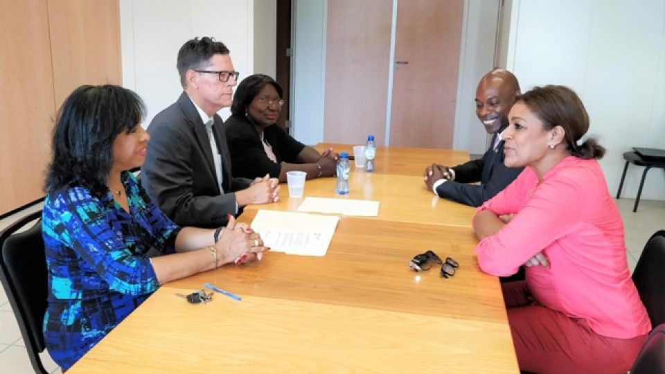 Electoral-Council-signing-declaration-MINPLEN-and-deputy-MINPLEN.jpg