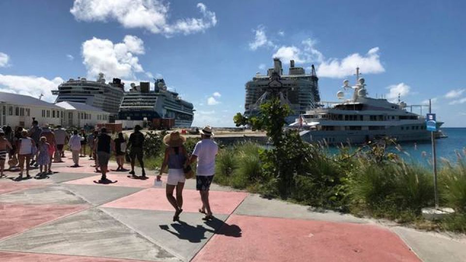 Ships-in-PORT-for-PAMAC.jpg